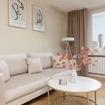 Stunning Apartment Srebrna With Warsaw City View By Noclegi Renters
