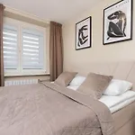 Stunning Apartment Srebrna With Warsaw City View By Noclegi Renters